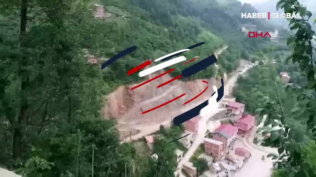 Yol çalışması patlamasında belediye binasına zarar verdiler