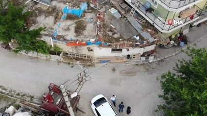3 katlı binanın en alt katındaki daireyi kiralayıp, kaçak kazıyla yeraltı şehri buldular