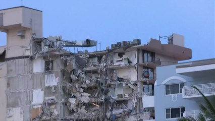 美 플로리다에서 12층 아파트 붕괴..."10명 사상" / YTN