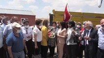 CHP Kadın Kolları Genel Başkanı Nazlıaka, esnafı ziyaret etti