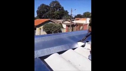 Il découpe la taule avec une précision extrême