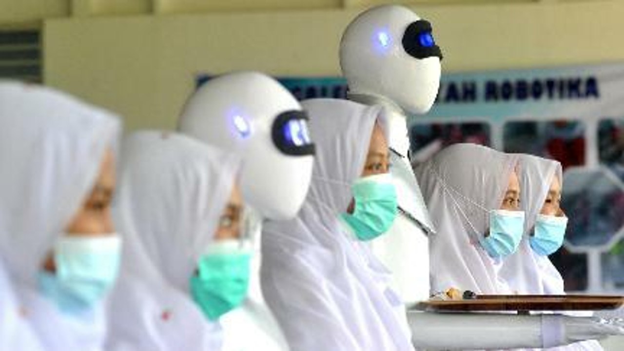 Robot Pelayan Karya Santri Perempuan