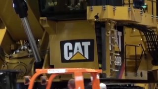 catkomatsu | Caterpillar | Catecular | Kometsu biggest excavator in the world moving powerfully | powerful excavator