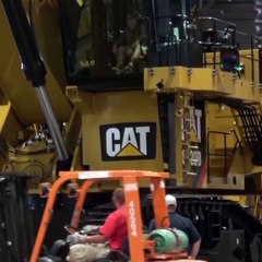catkomatsu | Caterpillar | Catecular | Kometsu biggest excavator in the world moving powerfully | powerful excavator