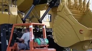 catkomatsu | Caterpillar | Catecular | Kometsu biggest excavator in the world moving powerfully | powerful excavator