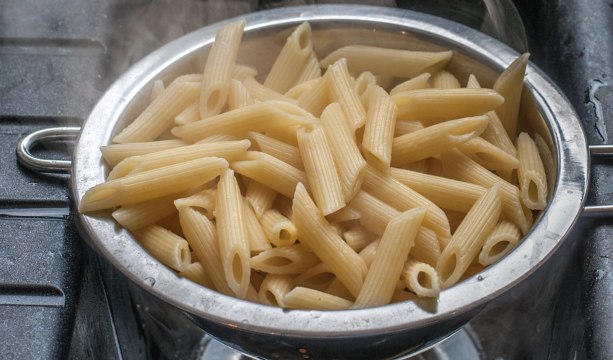 The One Circumstance When You Actually Should Rinse Your Cooked Pasta
