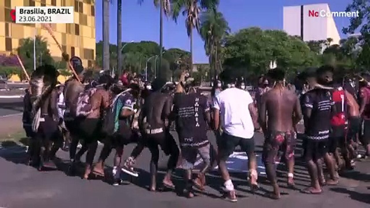 Brésil : les indigènes manifestent pour la défense de leurs terres