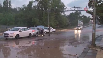 Ankara'da yağmur hayatı olumsuz etkiledi