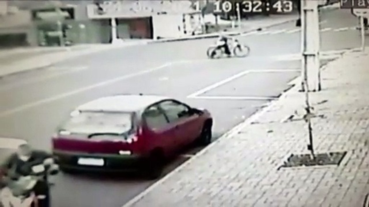 Câmera mostra caminhão atingindo fios na Região Norte; Moradores ficaram sem luz e internet