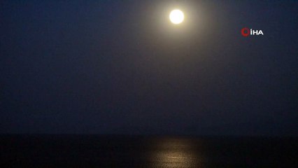 Van Gölü’ndeki yakamoz hayran bıraktı