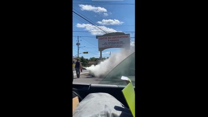 Un citoyen éteint un feu de moto à Sainte-Martine