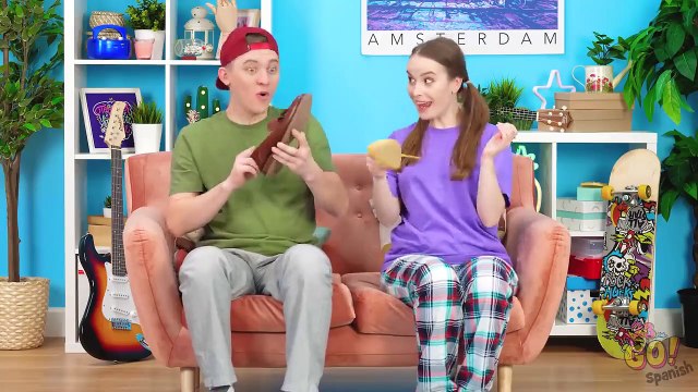 ESTUDIANTES RICOS VS. ESTUDIANTES POBRES || Situaciones divertidas de la vida real por 123 GO!