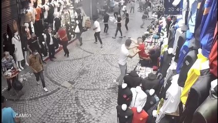 Son dakika haber... Fatih'te çarşıda esnafa meydan okudu; kavga çıkınca silahla ateş etti