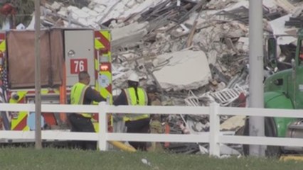 Tải video: Suben a tres los muertos por derrumbe del edificio en Miami según medios