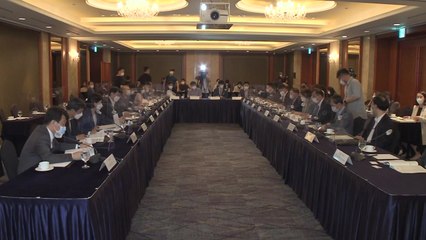 국산 코로나19 백신 개발 속도전...정부, 임상3상 진입 총력 지원 / YTN