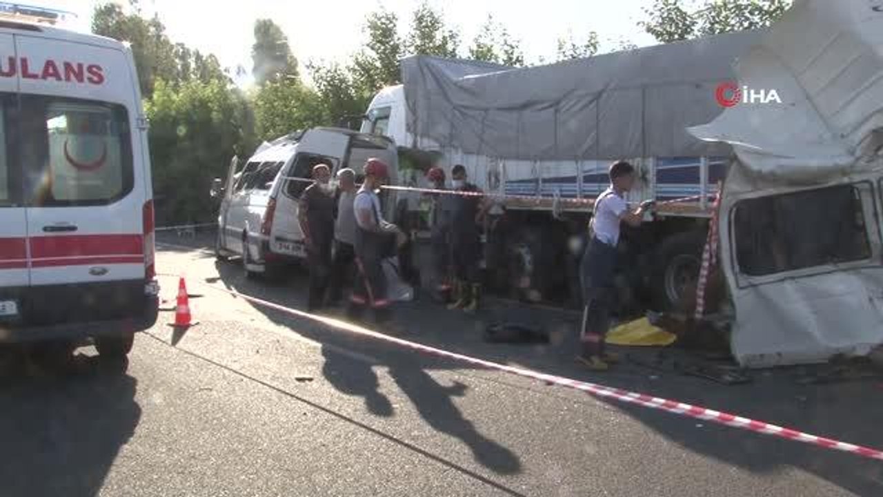Elazığ'da düğün yolunda feci kaza: 3 ölü, 10 yaralı