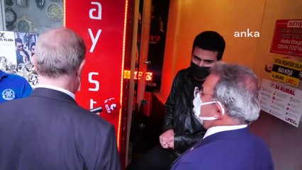 Konya'da evinin önündeki tezgahta meyve satan vatandaş: Şununla geçinilir mi?