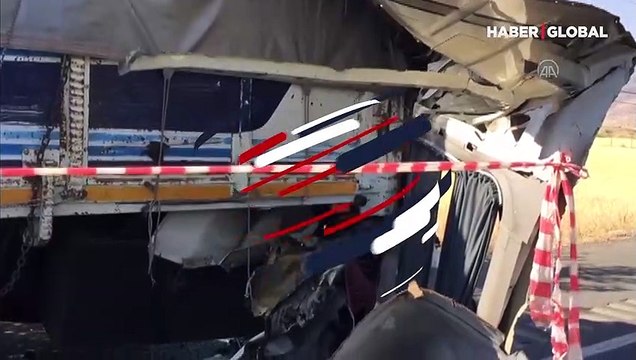 Elazığ-Bingöl karayolunda feci kaza: 3 ölü, 12 yaralı! Minibüs ikiye bölündü