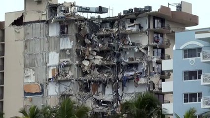 شاهد: انهيار جزئي لمبنى في فلوريدا ونحو 100 شخص في عِداد المفقودين