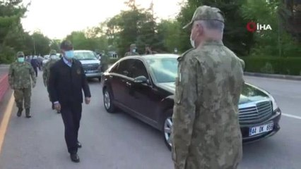 Akar, TSK'nın komuta kademesi ile 2. Ordu Karargahı'nı ziyaret etti