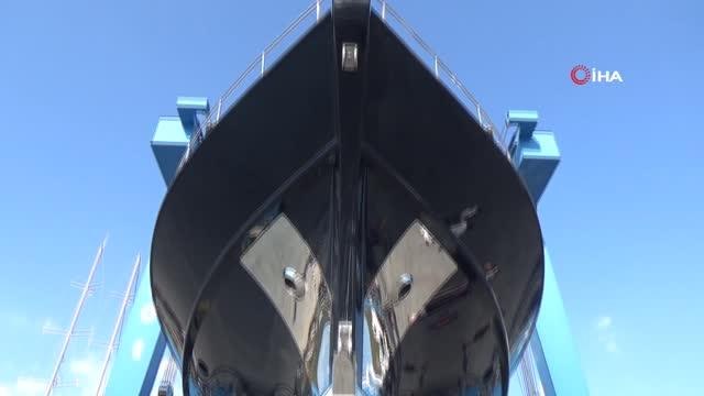 Maliyeti 3 milyon Euro...Bodrum yapımı lüks yat denize indirildi