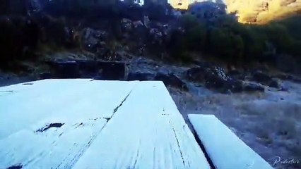 Aire de pique-nique givrée sur la route du volcan