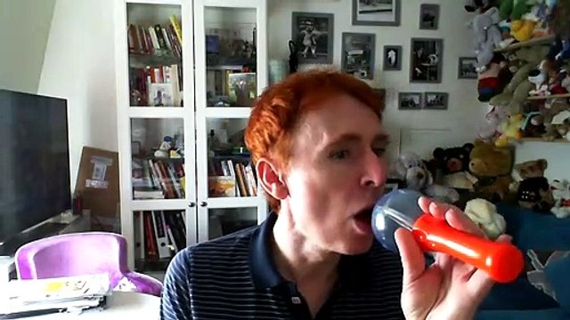 Wiwi égratigne older