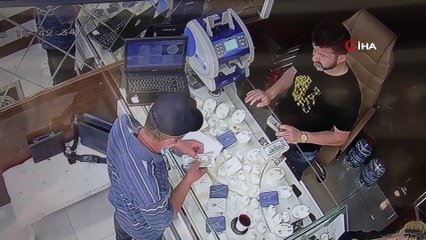 Kuyumcuda döviz alma bahanesiyle 800 bin liralık dolandırıcılık kamerada