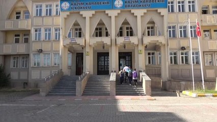 Karanlık dünyasını müzikle aydınlatan görme engelli öğrenci, başarılarıyla göz dolduruyor