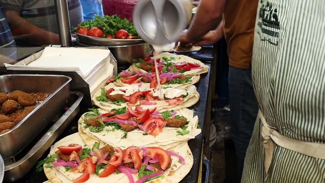 BEYRUT - Ekonomik krizin gittikçe derinleştiği Lübnan'da dürüm dönerin yerini felafel aldı