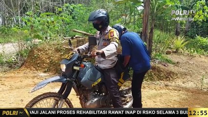 Bhabinkamtibmas Dampingi Lansia Lakukan Vaksinasi Covid-19
