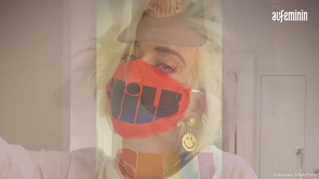 Katy Perry prend la pose avec son baby bump pour...