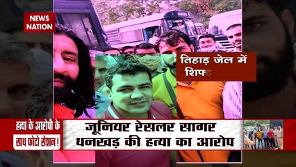 Wrestler murder case: सुशील कुमार का स्टारडम नहीं हुआ कम, पुलिस वालों ने जमकर खिंचवाई सुशील के साथ फोटो