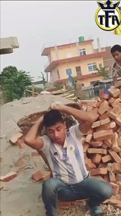 -funny video of construction worker-فيديو مضحك لعامل بناء