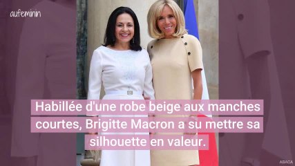 En petite robe beige, Brigitte Macron nous offre un look parfait pour l'été