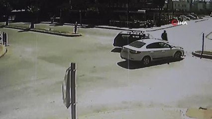 Son dakika haberi... Sürücünün kararsızlığı kazaya sebep oldu...Kaza anı kamerada