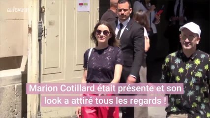 Marion Cotillard ose le pantalon en cuir rouge au défilé Chanel