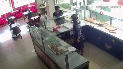 Çay alma bahanesi ile börekçiye girdi, sadaka kutusunu böyle çaldı