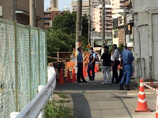 Japonya'da iki bina çöktü, facianın eşiğinden dönüldü