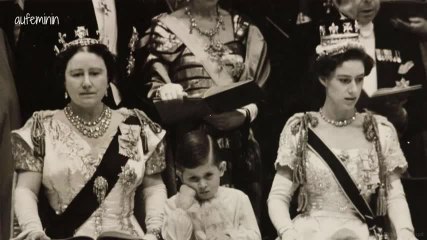 Une photo du prince Charles s'ennuyant au couronnement de sa mère refait surface
