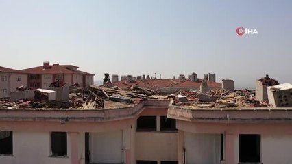 Tuzla'da deprem riski taşıyan binalar yıkılıyor