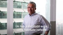 Se forcer à sourire au travail pousserait à consommer davantage d'alcool