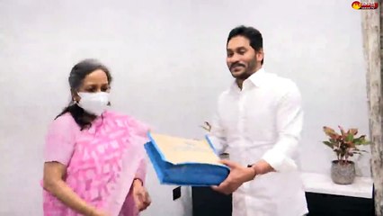 సీఎం జగన్‌ను కలిసిన ఐఏఎస్‌ అమితా ప్రసాద్‌