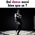 Cet homme danse avec des talons hauts