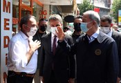Son dakika haber: Milli Savunma Bakanı Akar'a esnaf ziyaretinde yoğun ilgi