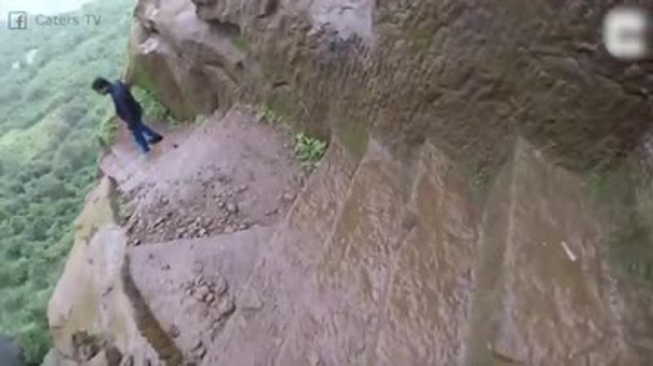 Si vous avez le vertige, ne prenez JAMAIS cet l'escalier !