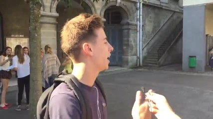 La réaction de ce bachelier est juste incroyablement drôle !