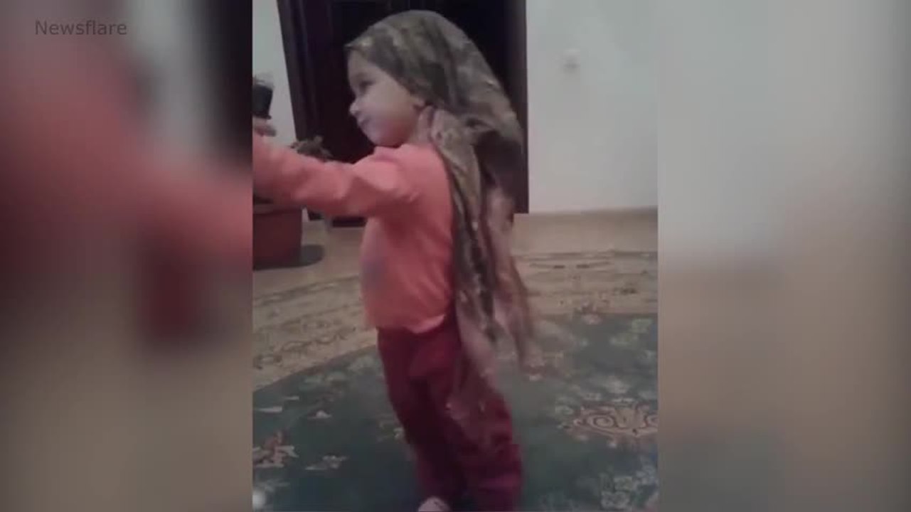 Voilà pourquoi il ne faut pas laisser son téléphone à son enfant