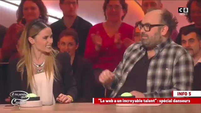 Capucine Anav nous montre ses fausses fesses