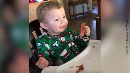 La réaction de cet enfant quand il goûte du bacon est géniale
